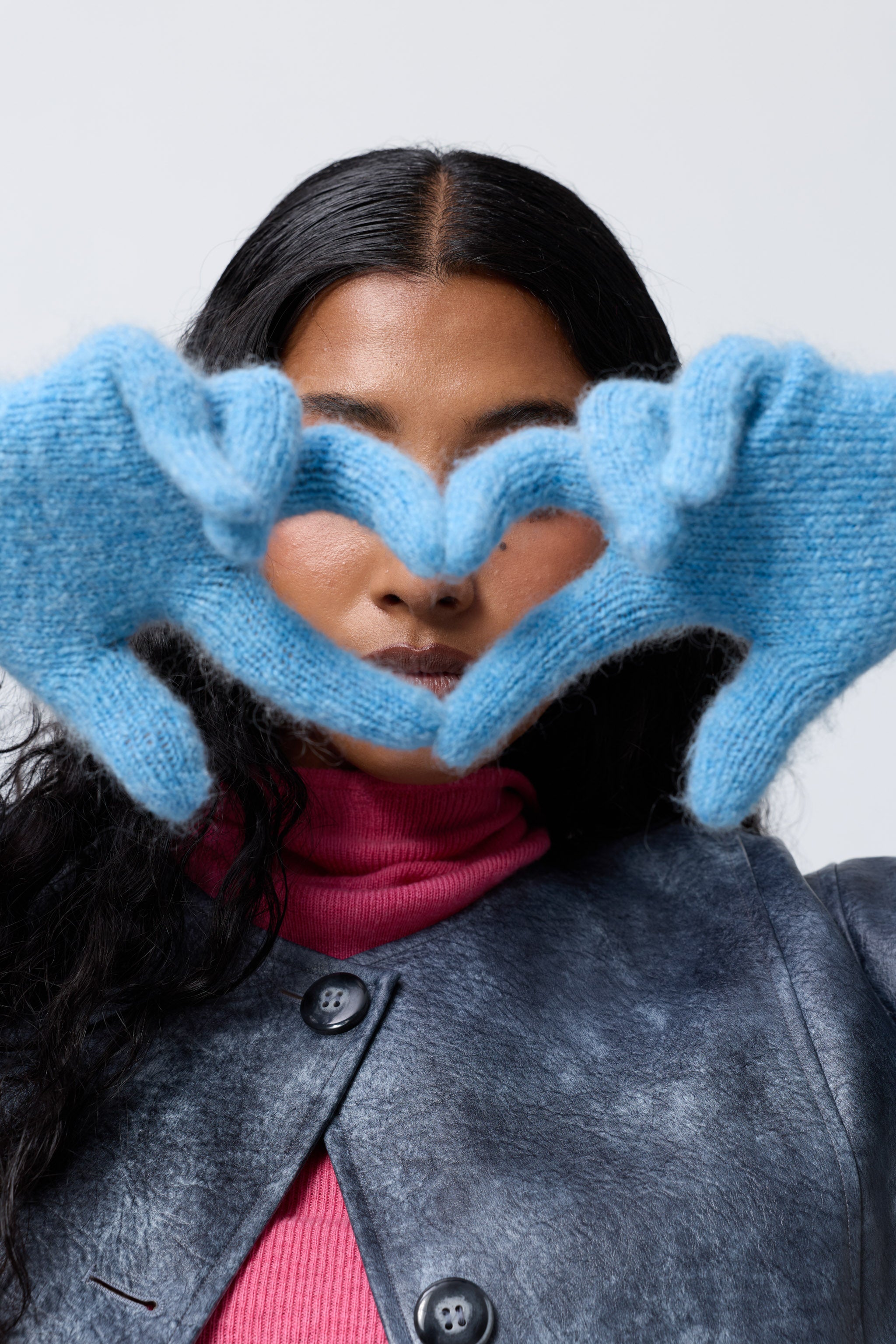 Arthur Apparel baby blue wooly knitted mittens