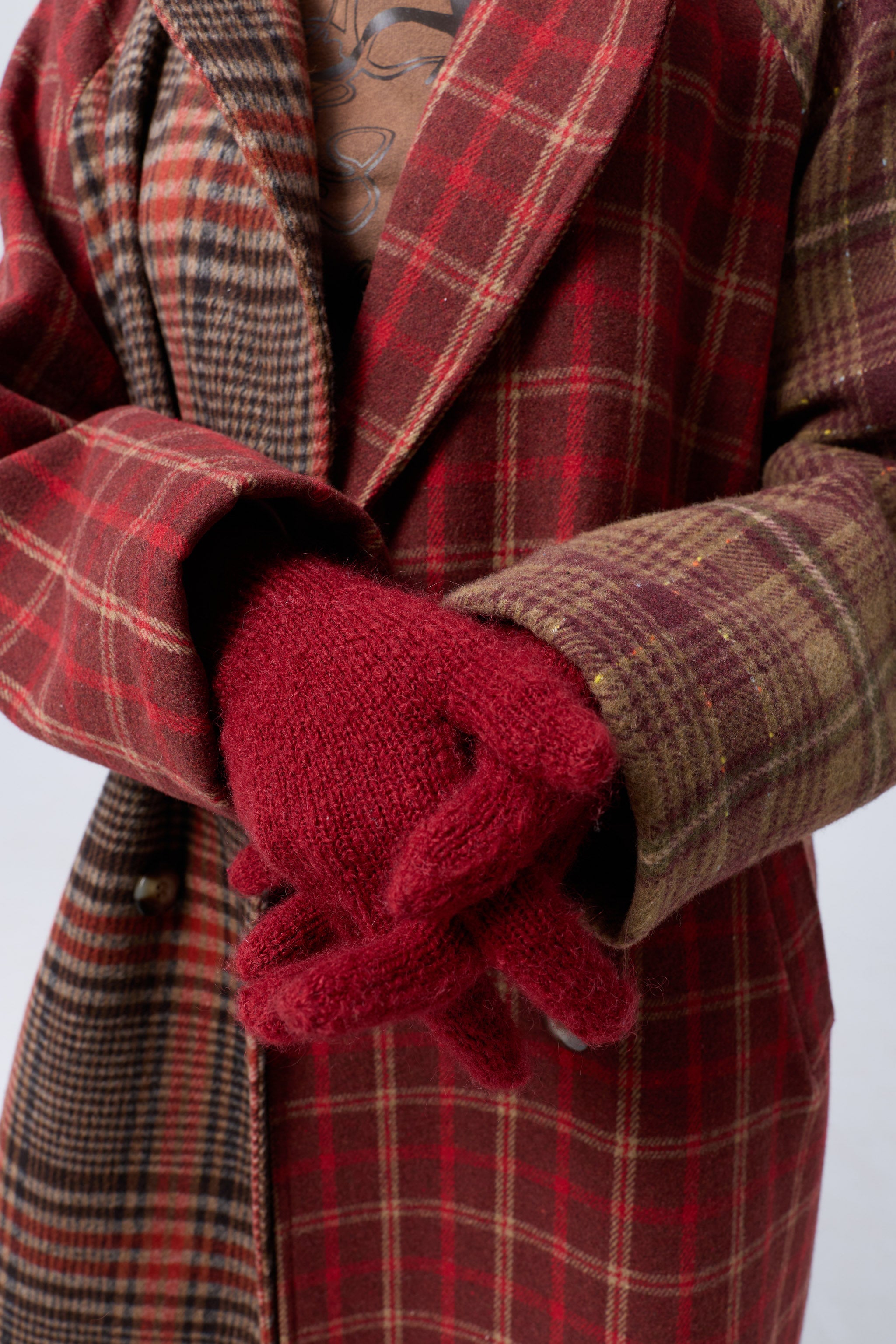 Arthur Apparel cherry red wooly knitted mittens
