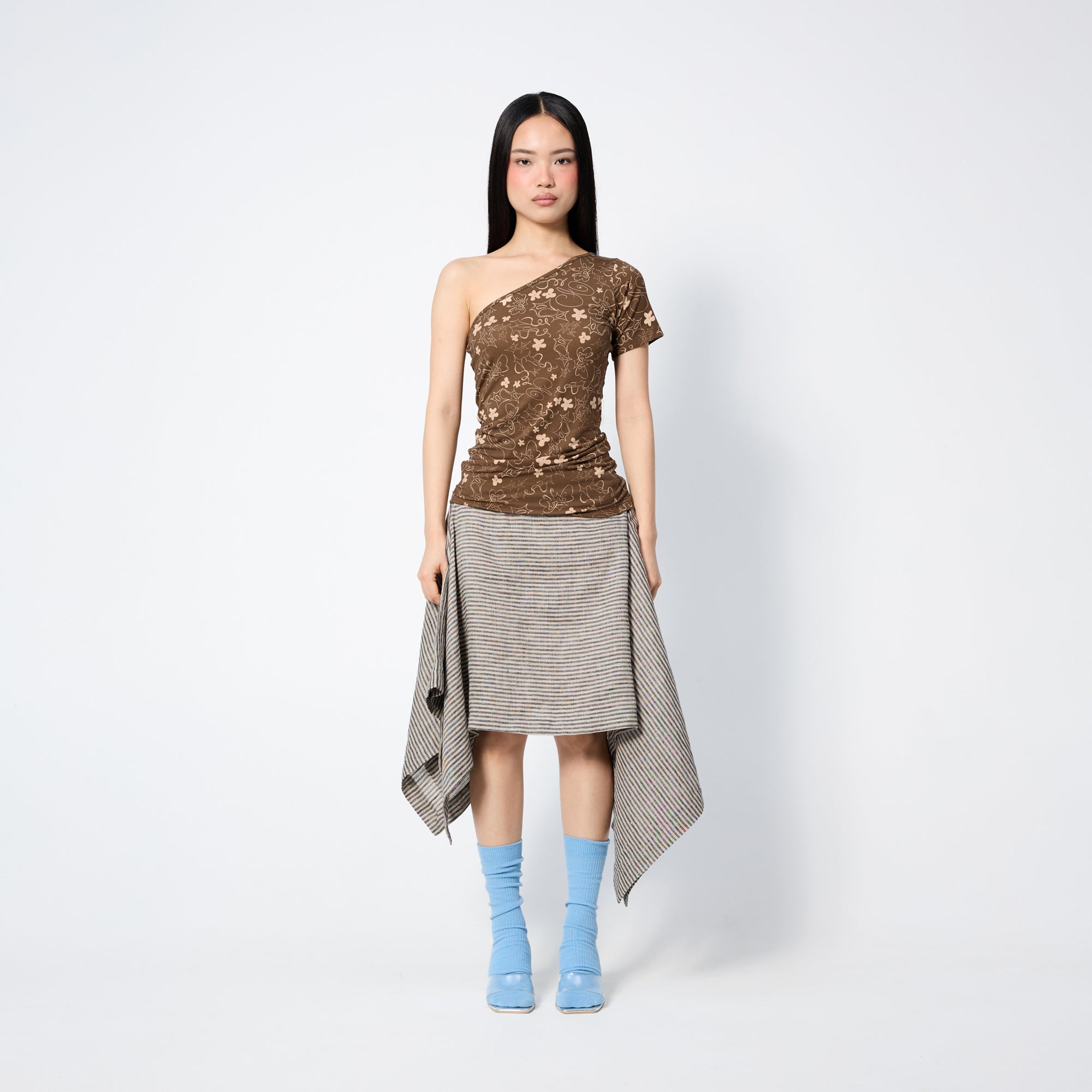 Arthur Apparel fitted asymmetric tee with brown flowers print